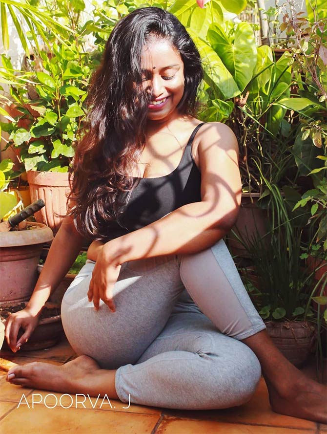 This curvy yogini makes stretches look sexy! - Rediff.com 