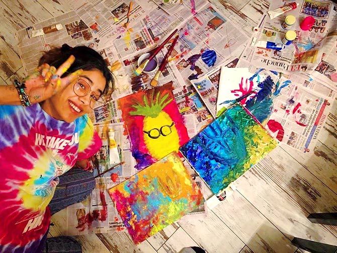 Art attack! What are Janhvi, Saif, Tahira painting