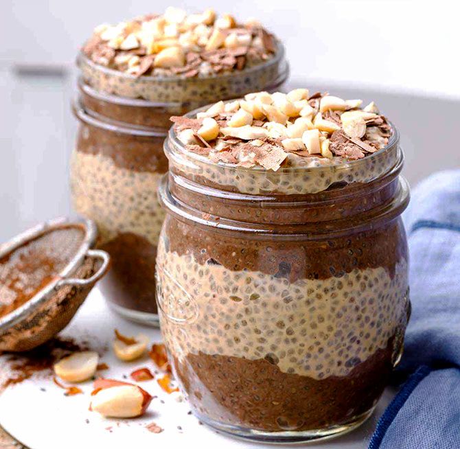 Oats and chia parfait