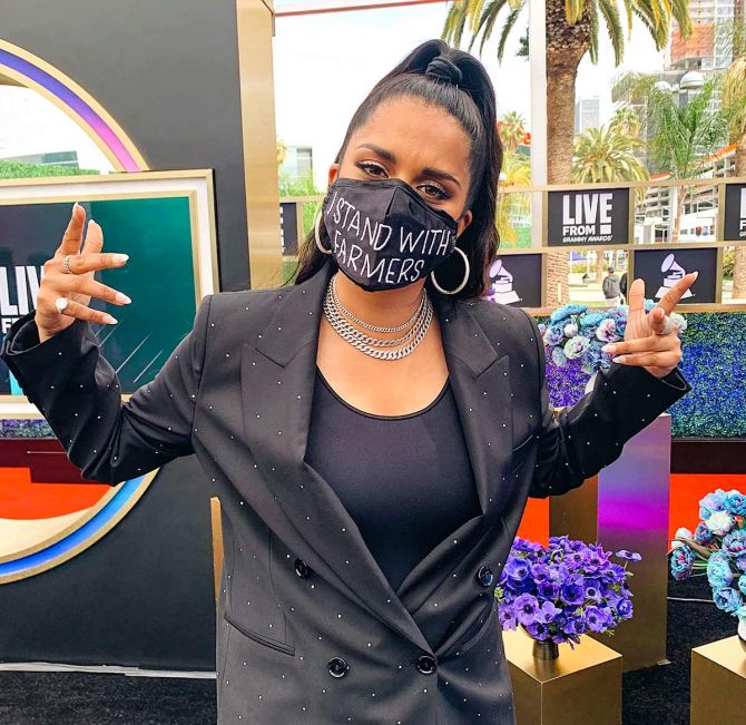 Lilly Singh wears a mask to support farmers in India