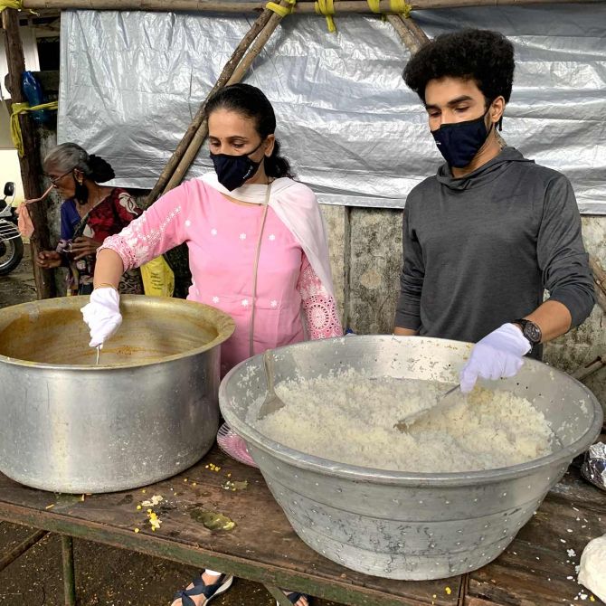 Heena and Harsh Mandavia from Mumbai have been serving food for the needy and underprivileged during the lockdown