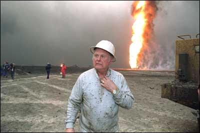 File photo of legendary firefighter Paul 'Red' Adair died at age 89 on Saturday.Photo: Manoocher Deghati / AFP / Getty Images