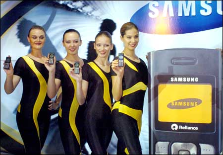 Models displaying the 'world's slimmest' CDMA mobile phone from Samsung in New Delhi on Tuesday. Photo: Raveendran/AFP/Getty Images