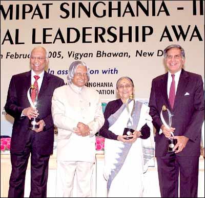 President APJ Abdul Kalam poses for a group photograph with the recipients of the Lakshmipat Singhania-IIML National Leadership Award recipients, industrialist Ratan Tata (extreme right), social activist Ela Bhatt, and director General of CSIR Dr R.A. Mashalkar. Photo: Ranjan Basu/ Saab Press