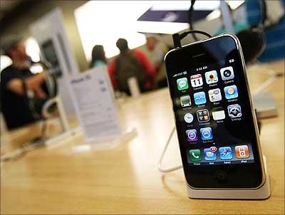 Image: The new Apple iPhone 3G is on display | Photograph: Mario Tama/Getty Images 