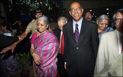 RBI Governor Duvvuri Subbarao (C) walks with officials as he arrives at The Reserve Bank of India (RBI) headquarters in Mumbai. | Photograph: Indranil Mukherjee/AFP/Getty Images