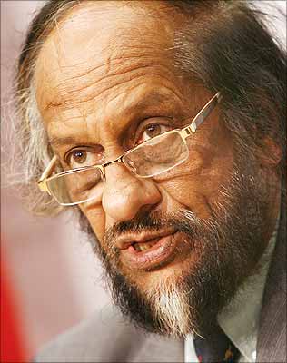 Image: Rajendra Pachauri at a news conference in Bern. | Photograph: Ruben Sprich/Reuters