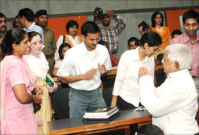 Image: Railway Minister Lalu Prasad was a very big hit with IIM-A students as he regaled him with his management mantras in his rustic style in September 2006. | Photograph: Rediff Archives