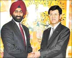 Malvinder Singh, CEO and MD, Ranbaxy, and Takashi Shoda, president and CEO, Daiichi Sankyo Company Ltd.