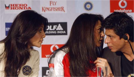 Bollywood stars Shilpa Shetty, Preity Zinta and ShahRukh Khan (L-R) confer during a news conference of the Indian Premier League T20 cricket tournament in Cape Town.
