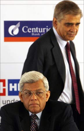 Rana Talwar (rear), Centurion Bank of Punjab chairman , and Deepak Parekh, HDFC Bank chairman.