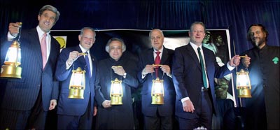 Left to right: John Kerry, member of US Senate; Steven Israel, member of the US House of Representatives; Jairam Ramesh, Minister of State for Environment and Forests; Farooq Abdullah, Union Minister for New and Renewable Energy; Al Gore, former US Vice President; and Dr R K Pachauri, Director General, TERI.
