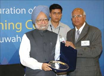 S Ramadorai with Prime Minister Manmohan Singh.