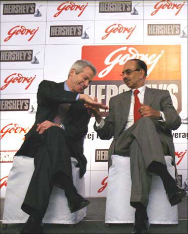 Richard H Lenny (left), CEO of Hershey Co, with Adi Godrej, chairman of Godrej.