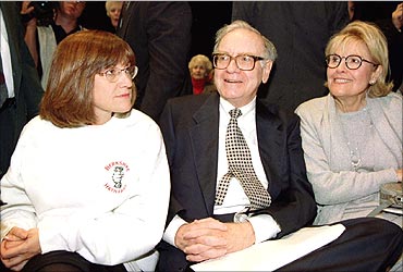 A file photo of Warren Buffett his late wife Susan (R) and daughter Susie.