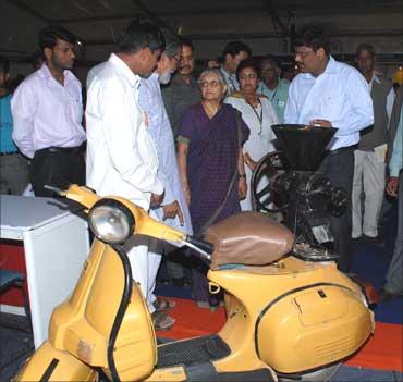 Delhi chief minister Sheila Dixit with Jahangir.