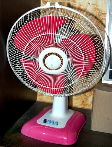 This fan runs on solar power.