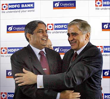 Rana Talwar (R), chairman of Centurion Bank of Punjab, Aditya Puri, MD, HDFC Bank.