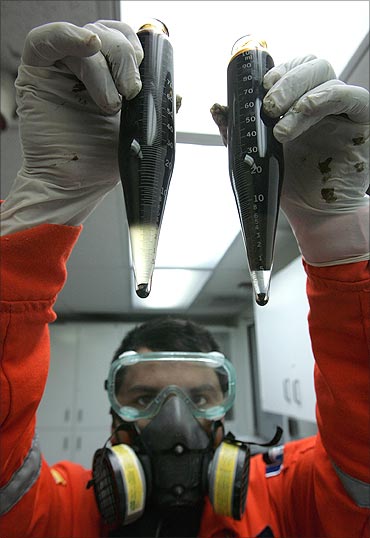 Oil worker Hesbert Moreno analizes a sample of recent extract crude.