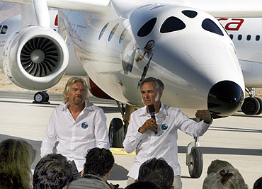 Virgin SpaceShip2 makes first test flight!