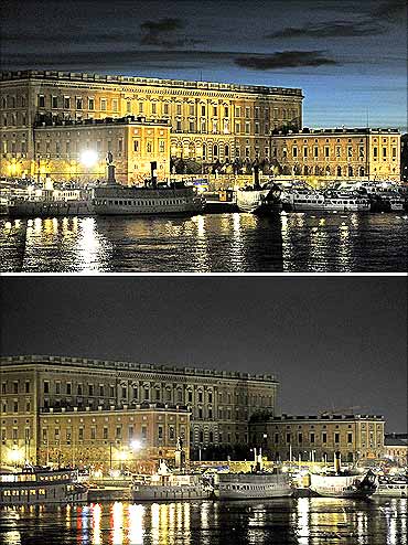 The Royal Palace before and during (picture below) the Earth Hour in Stockholm.
