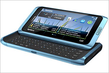Nokia E7.