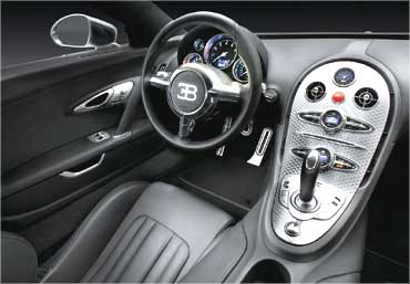 Dashboard of Bugatti Veyron.