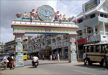 Puttaparthi has a population of 1,000.