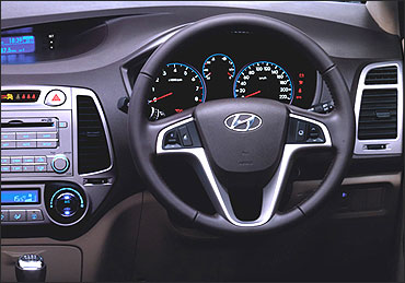 The dashboard of Hyundai i20.