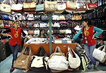 PHOTOS: China&#39;s counterfeit culture! - www.neverfullbag.com Business