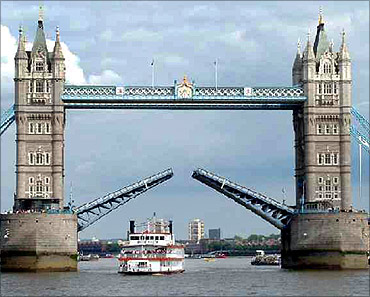 London Bridge lifts its gates.