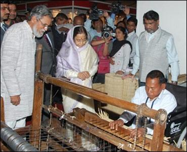 President Pratibha Patil meets innovators.