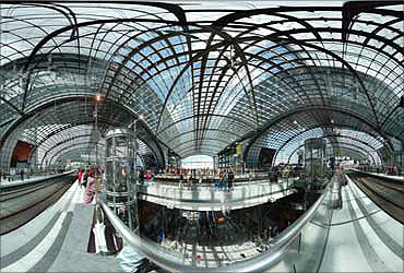 Berlin Hauptbahnhof (Berlin Central Station).
