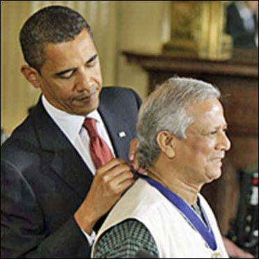 US president Barack Obama honours Muhammad Yunus.