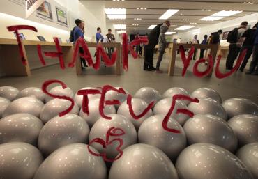 A tribute message written in lipstick is seen on the window of the Apple Store in Santa Monica, California.