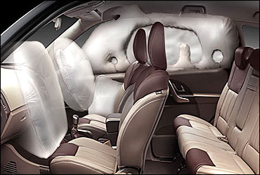 6 airbags (front, side and curtain).