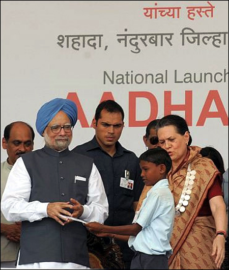 Prime Minister Manmohan Singh and Congress chief Sonia Gandhi launching the Aadhar number.