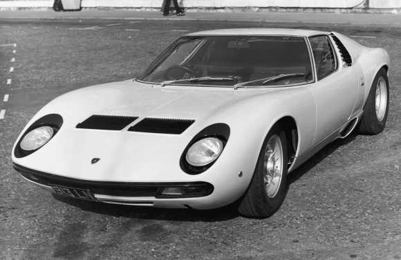 A Lamborghini Miura P400 sports car, circa 1967. The car was designed by Marcello Gandini of the Bertone design studio, and launched in 1966.