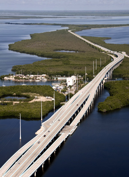 An aerial photograph shows traffic on the southern portion of the 18-Mile Stretch, a facet of U.S. Highway 1 that connects South Florida with the Florida Keys in Key Largo, Florida.
