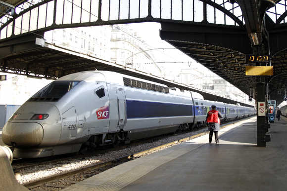 A view of a train platform in Paris.