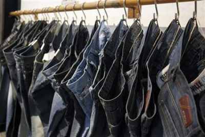 US car brand Ford plans to use recycled blue jeans in cars.