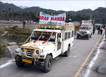 Lorries carrying fruits and vegetables prepare to enter Pakistan-administered Kashmir from Chakka-da-Bagh, about 250 km (155 miles) northwest of Jammu.