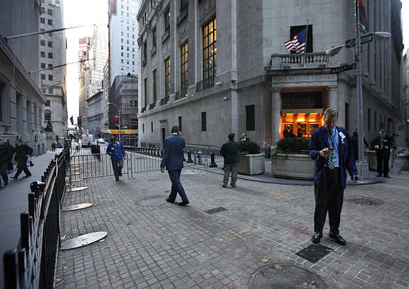 Wall Street reopens after two-day shutdown
