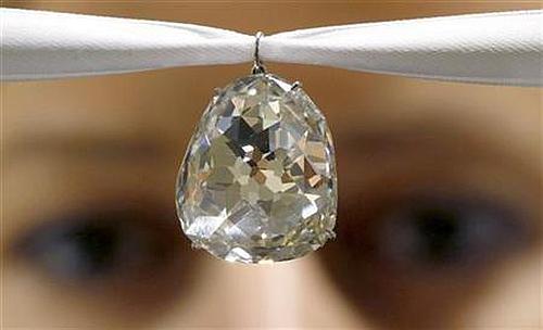 An employee of Sotheby's auctioneers displays the Beau Sancy diamond.