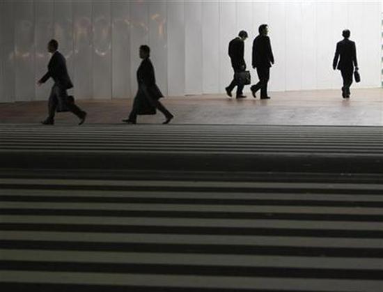 Office-goers at a central business district.