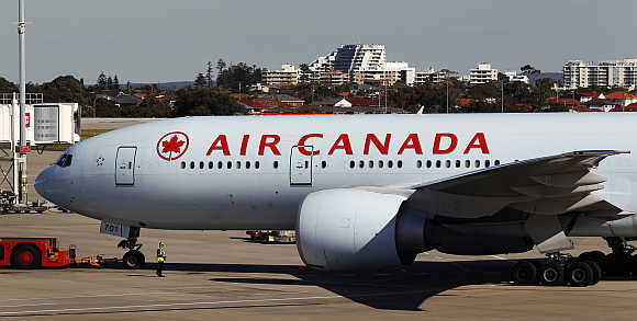 Air Canada's Boeing 777 taxis at Sydney airport.