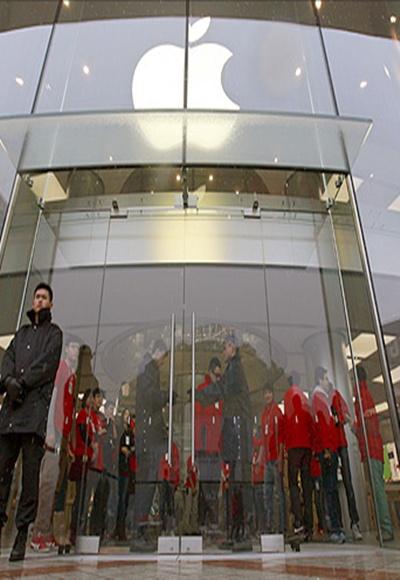  Apple experienced a 24 percent increase in online sales to $18.3 billion in 2013.  