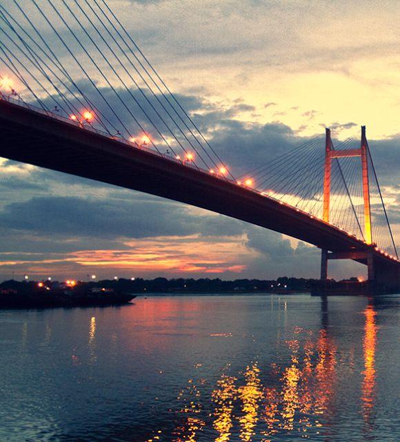 Vidyasagar Setu in Kolkata.