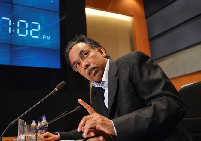 SD Shibulal, chief executive officer of Infosys, speaks during the announcement of the company's quarterly financial results at their headquarters in Bengaluru October 11, 2013.