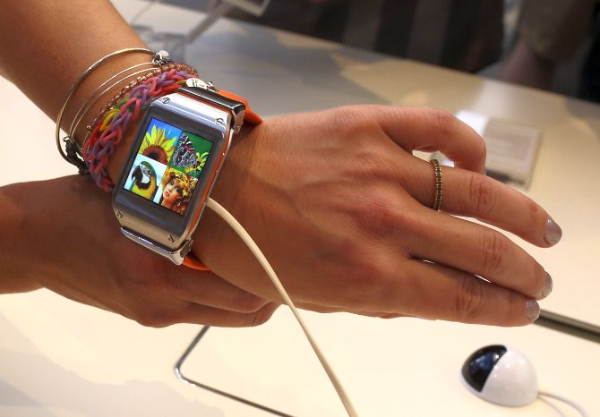 A Samsung host shows a Samsung Galaxy Gear smartwatch at a pop-up shop following a launch event in New York's Times Square, September 4, 2013.